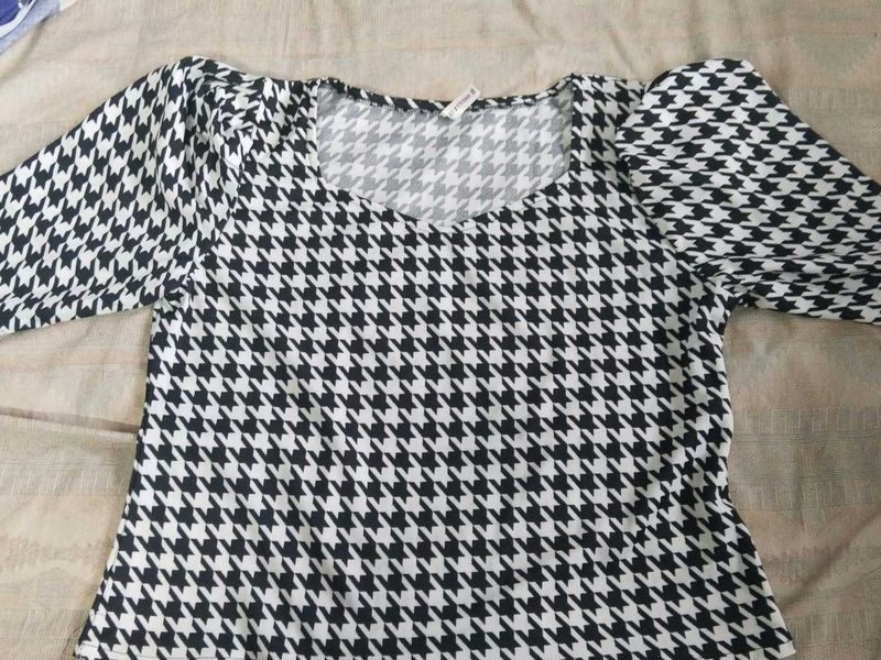 Houndstooth Puff Sleeve Top