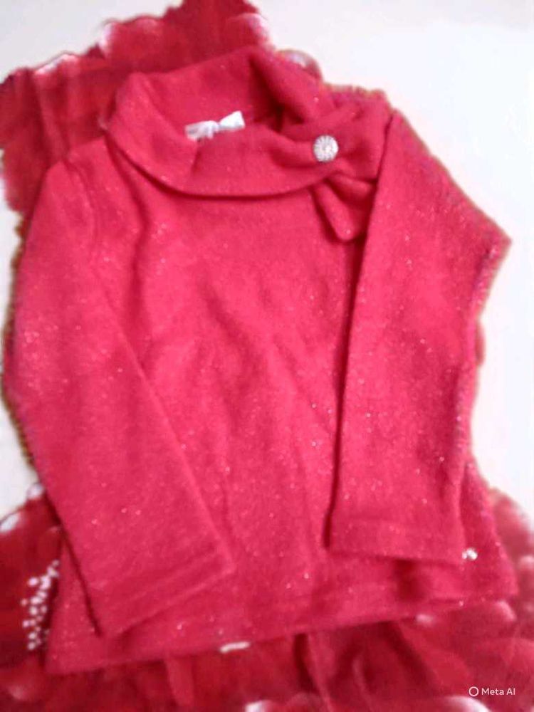 Cute Red Girl&#39;s Sweater
