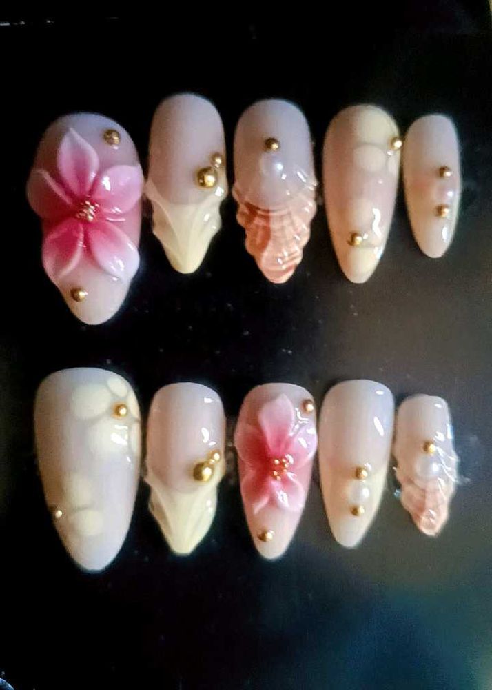 Floral Press-On Nail Set
