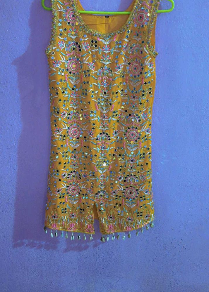 Embroidered Kurta With Mirror Work 🪞🪷