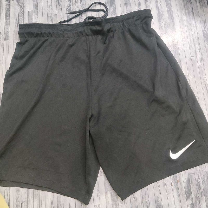 Nike Black Shorts 🧡