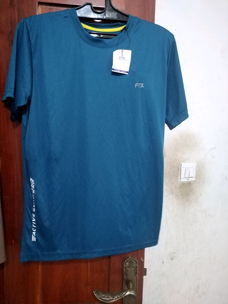 New With Tag Tshirt Xl