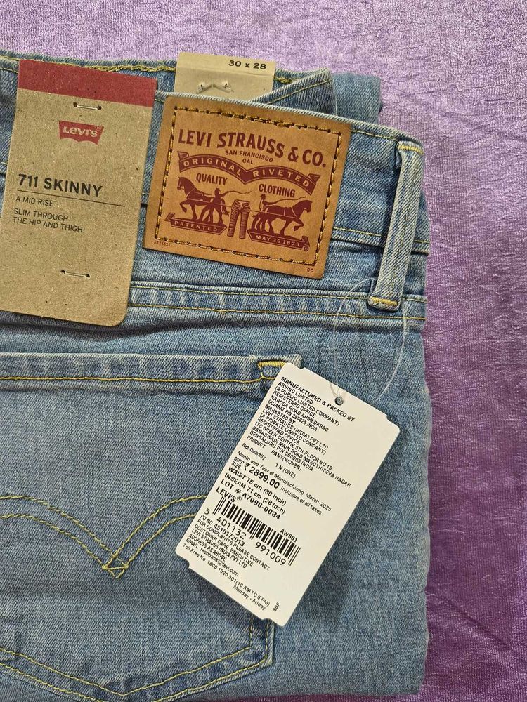Levi&#39;s 711 Skinny Jeans brand new