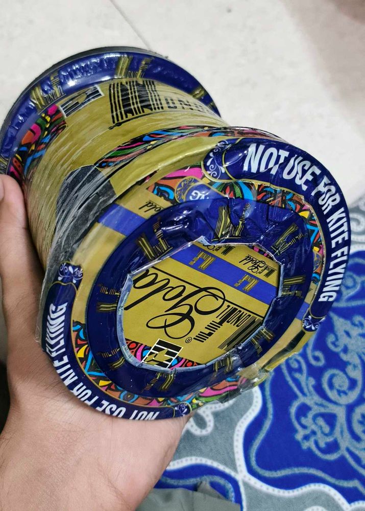 Mono. Fill Gold String Kite