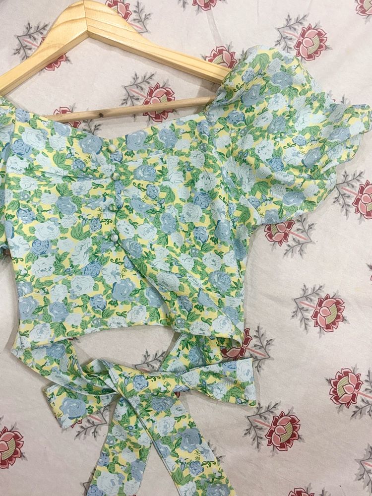 Floral Crop Top wit Knot On Back
