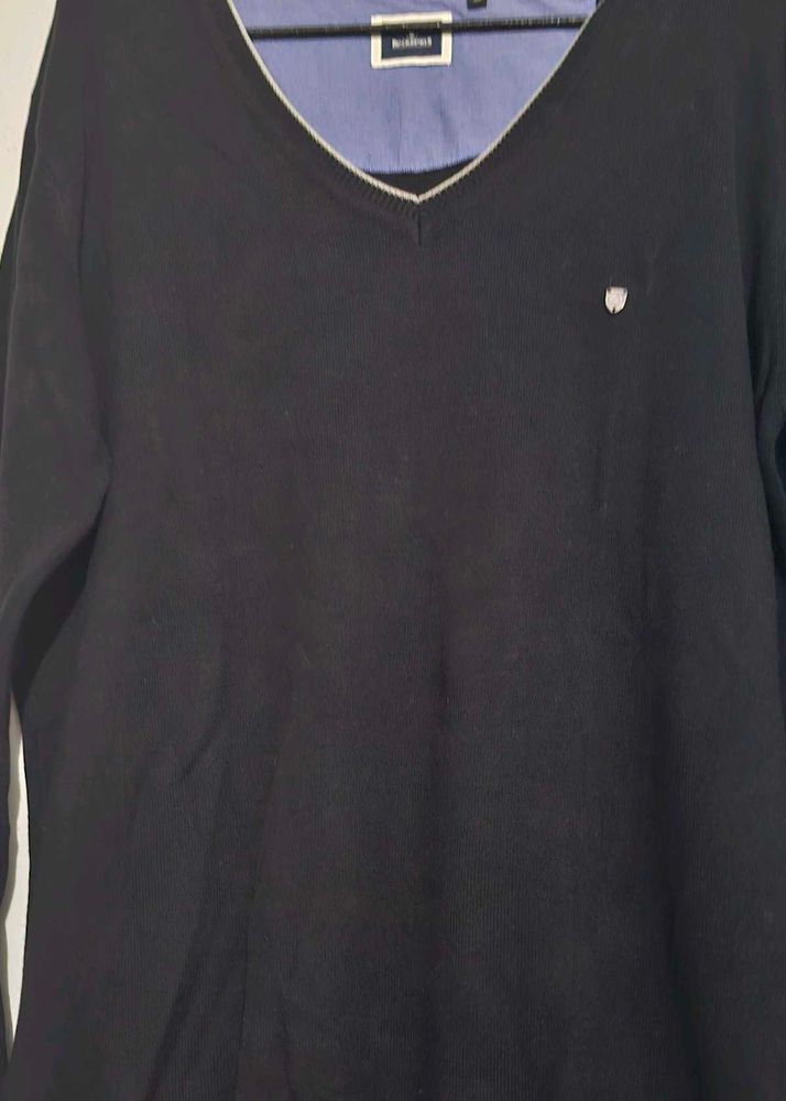 Men&#39;s Black V-Neck Sweater