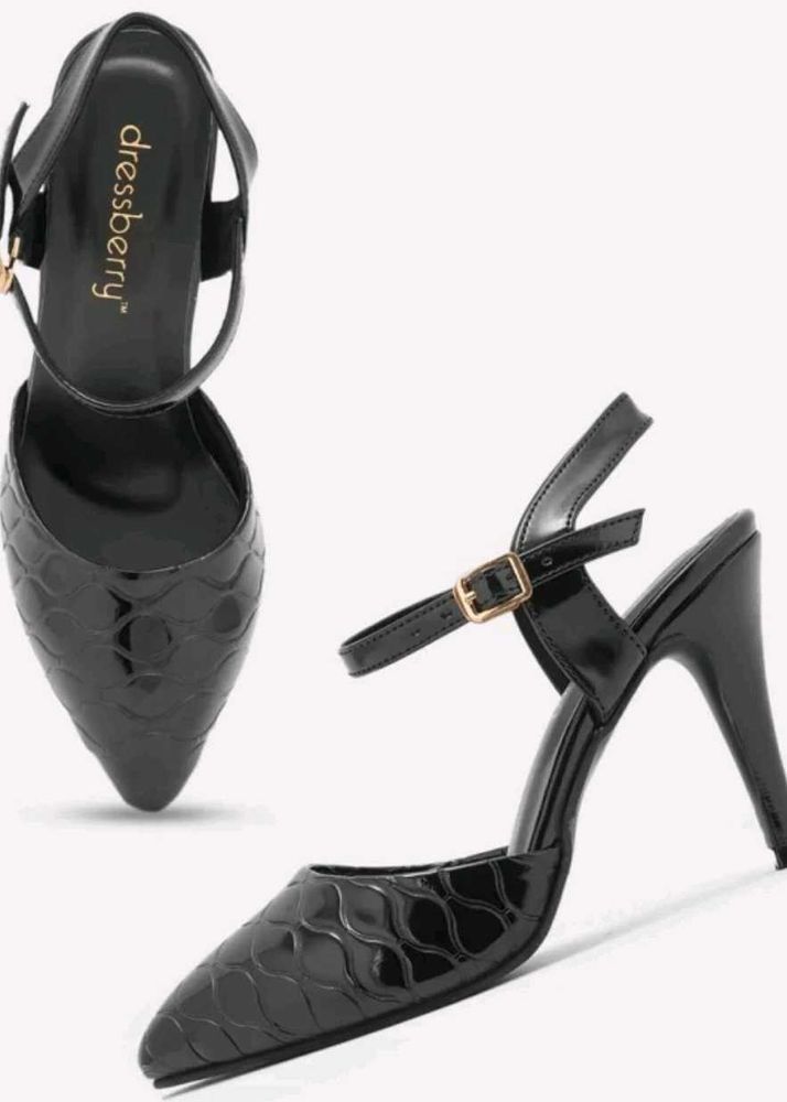 Dressberry Black Heels And An Earring Set