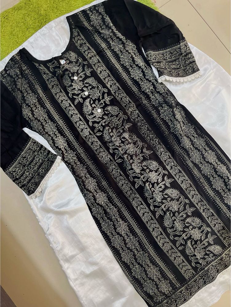 Elegant Black Embroidered Kurta