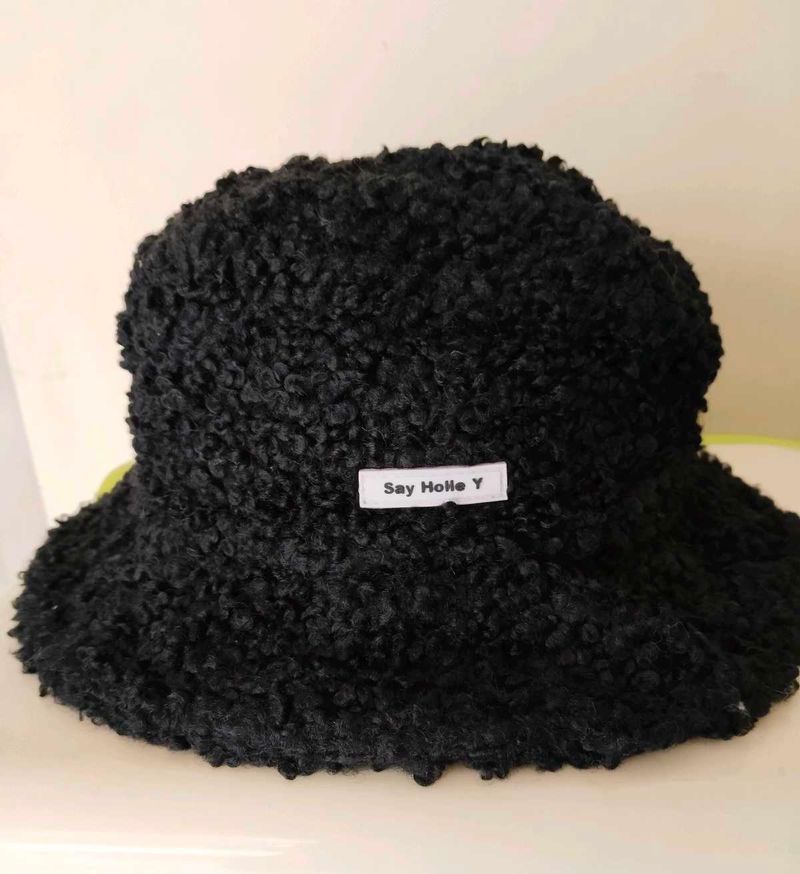 Black Fluffy Bucket Hat 10/10