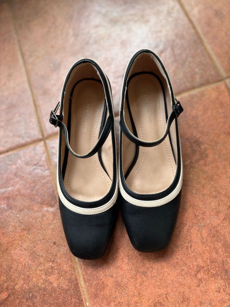 Allen Solly women black &amp; peach block pumps