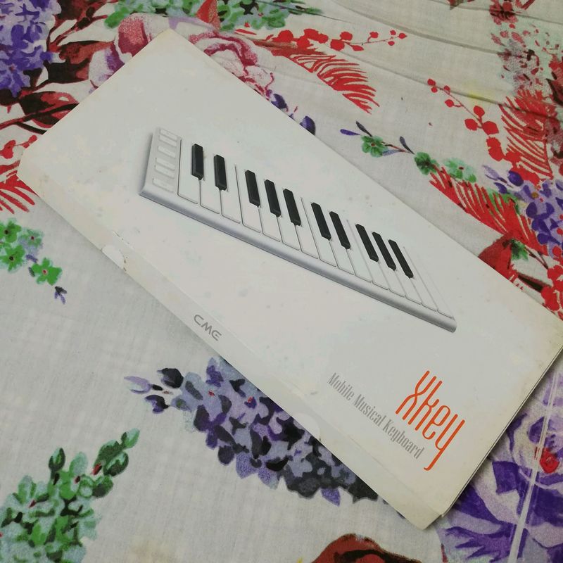 CME XKEY 25 MIDI POLYPHONIC AFTER TOUCH KEYBOARD