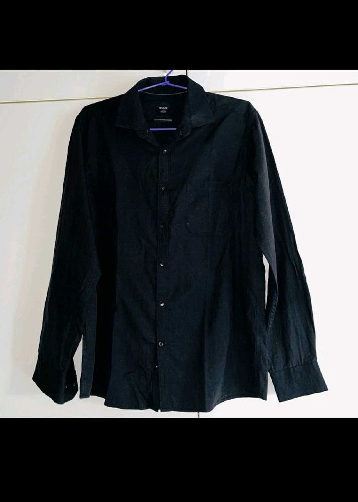 Classic Black Men&#39;s Casual Shirt