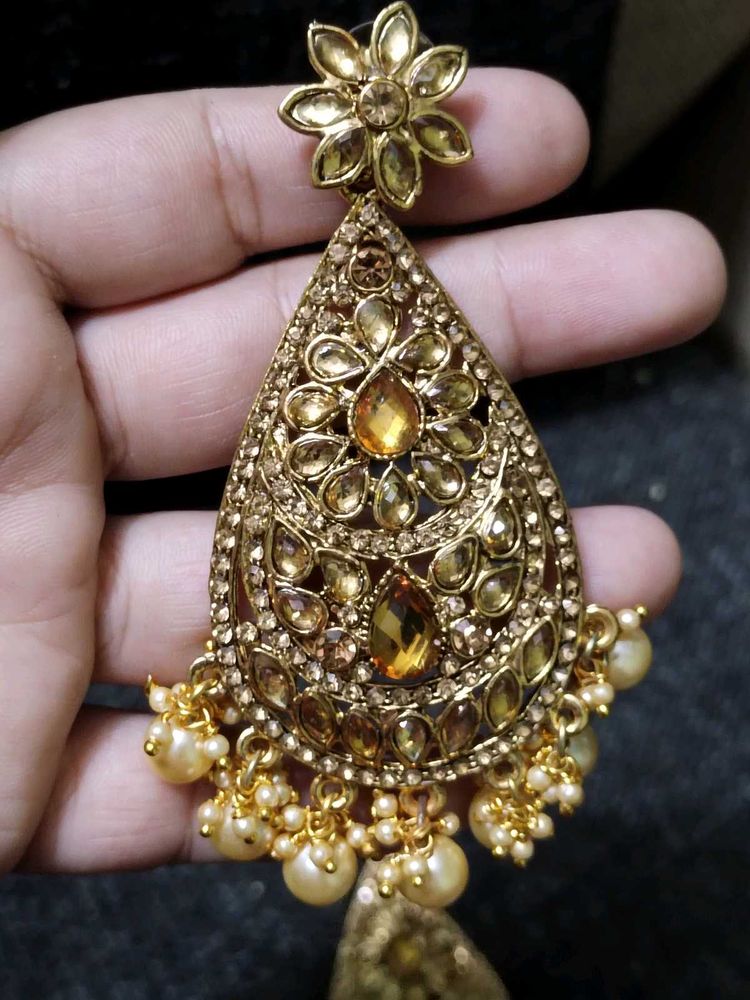 Elegant Gold Tone Drop Earrings