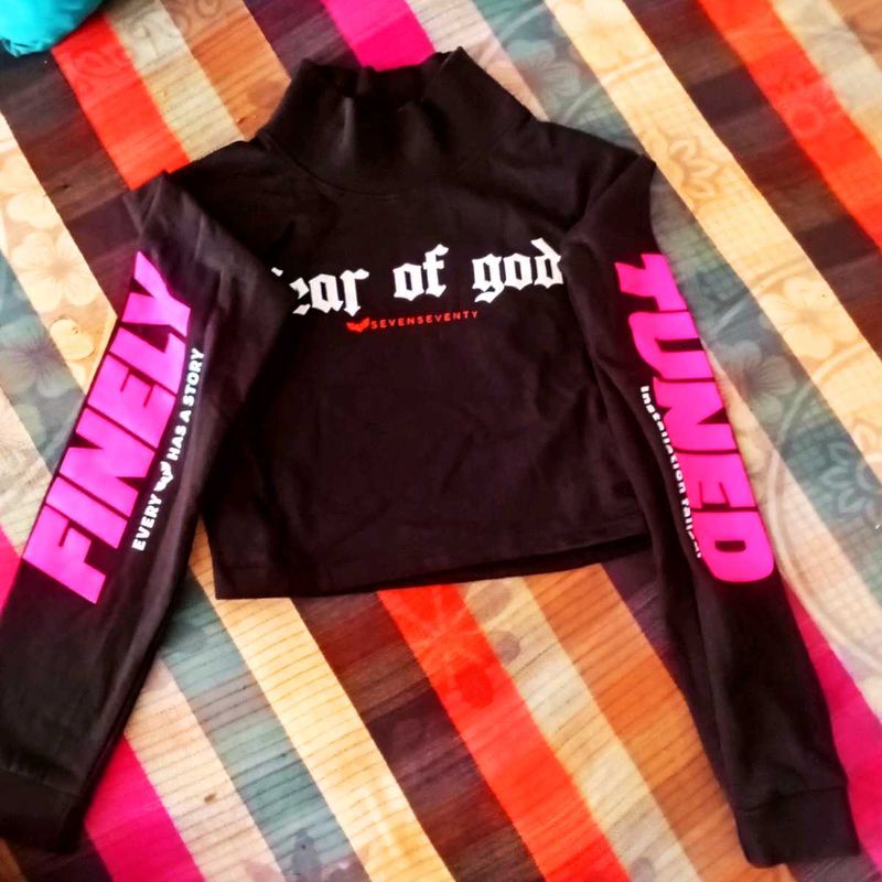 BLACK CROP TOP...🖤💗