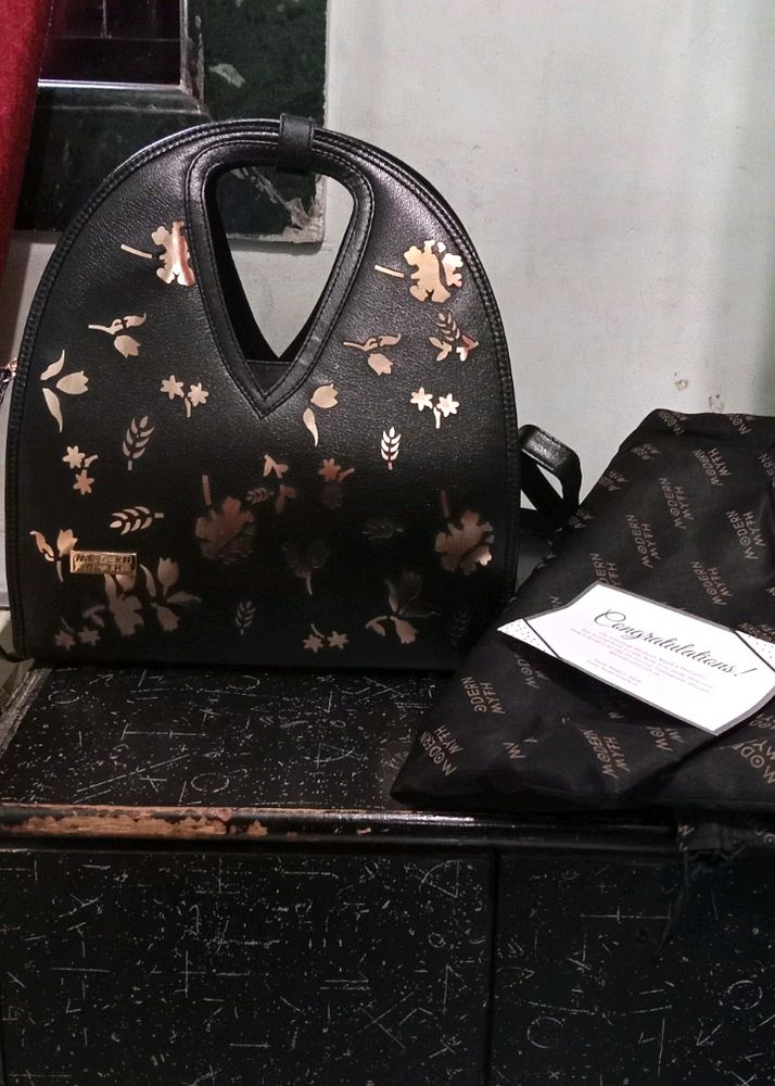 Branded Bag 🖤
