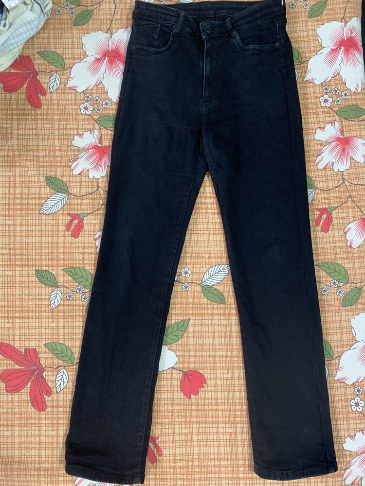 BLACK STRAIGHT FIT JEANS