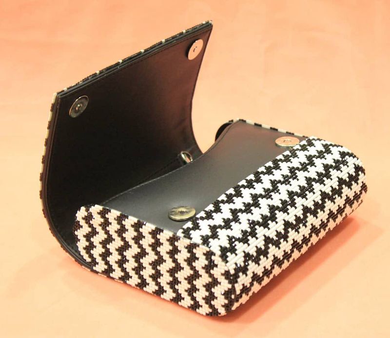 Houndstooth Party Clutch with Sling Chain