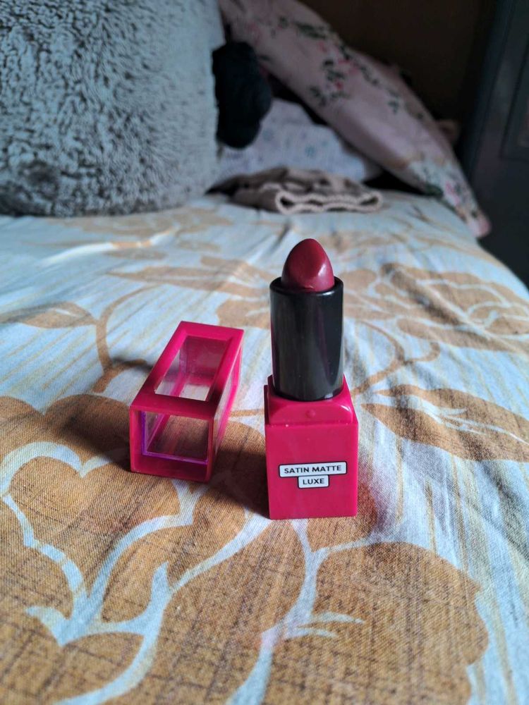 Sugar Pop Satin Matte Luxe Lipstick Shade 01 Daisy