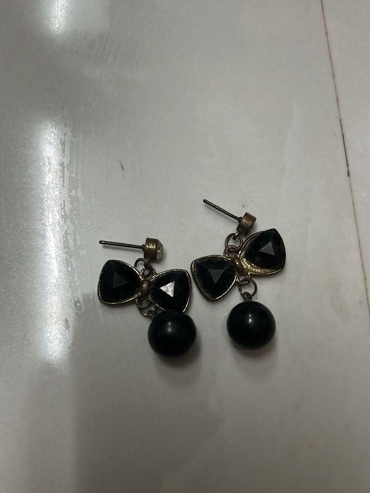 Black Stone Earing