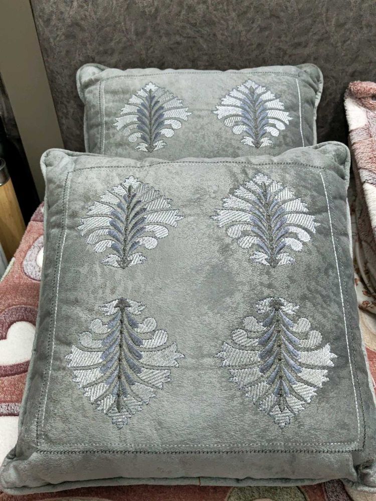 Cushion Pair