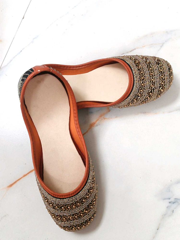 Totally Beaded Jutti