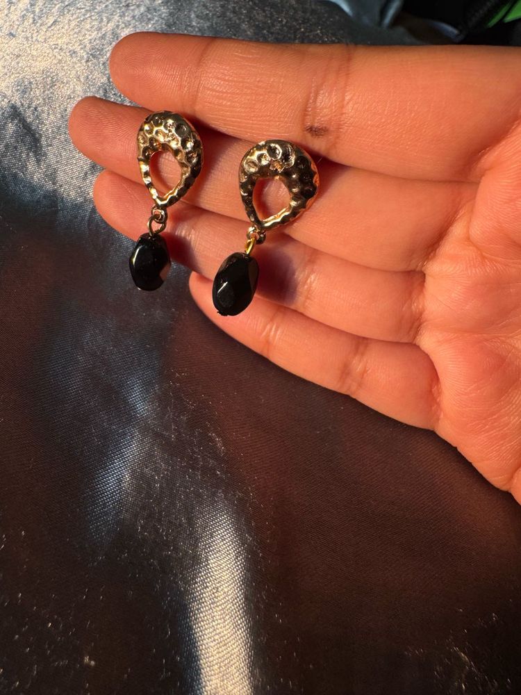 Elegant Gold &amp; Black Drop Earrings