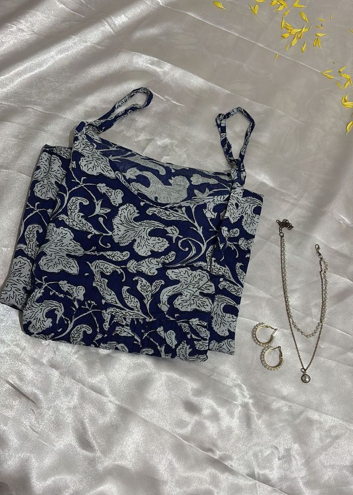 sleeveless dress