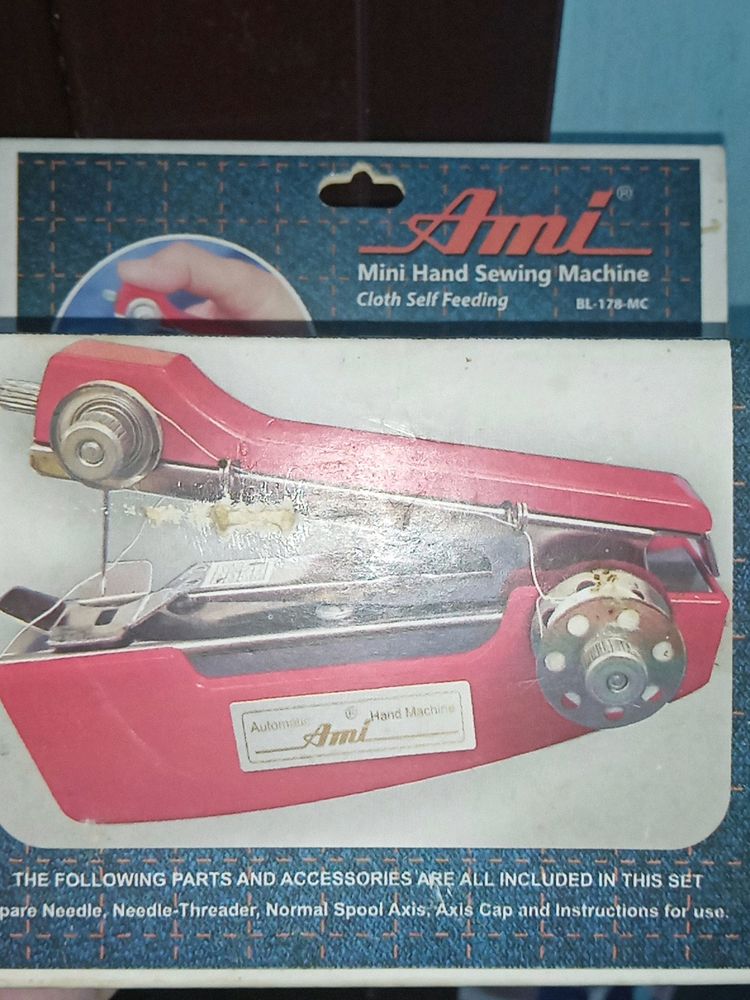 Small sewing machine