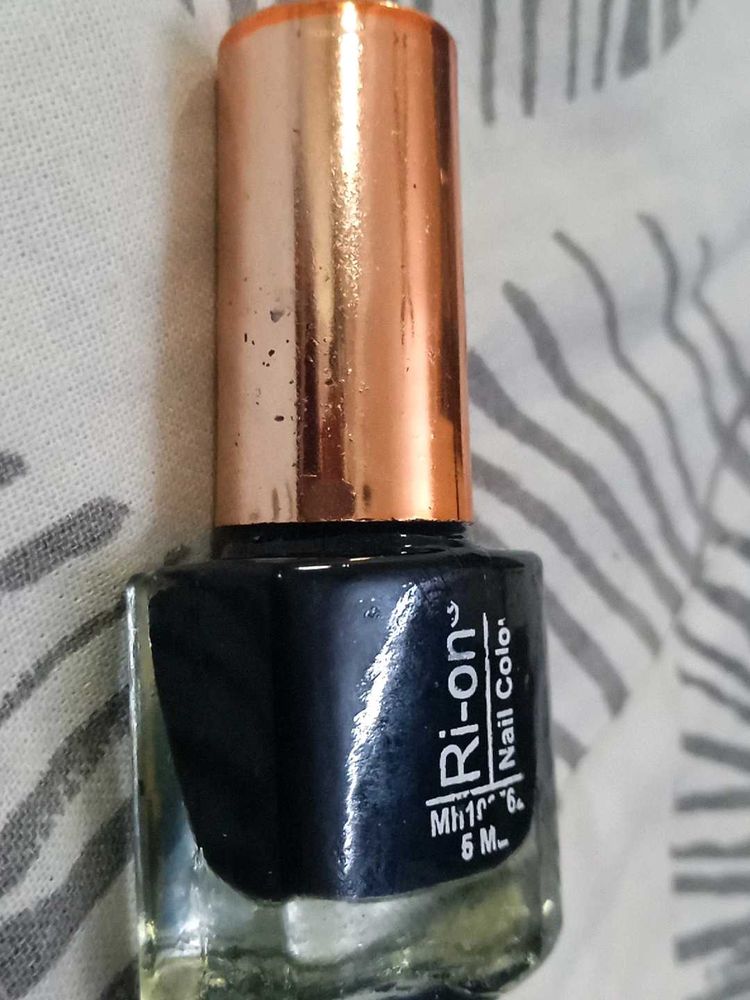 Ri-on Black Nailpaint