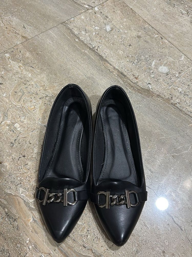 Black Pumps