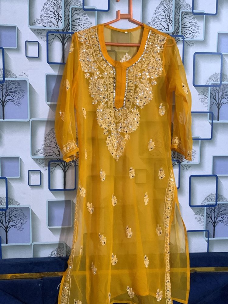 Lucknavi  Kurti