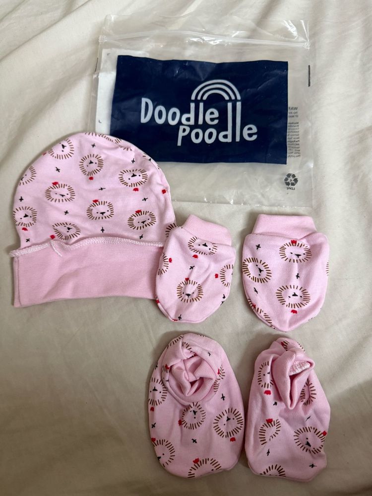 Set Of Cap , Socks And Mittens - New