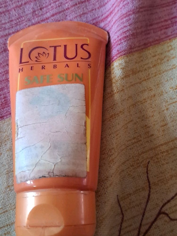 Lotus Herbal Sunscreen