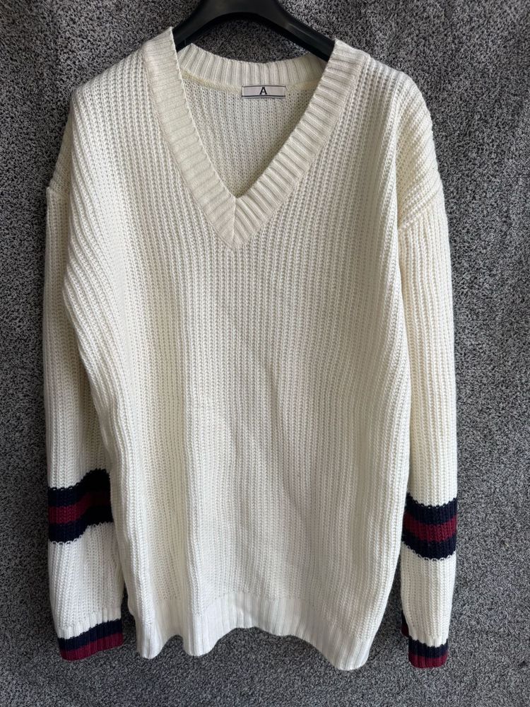 Cream V-Neck Long Sleeve Pullover