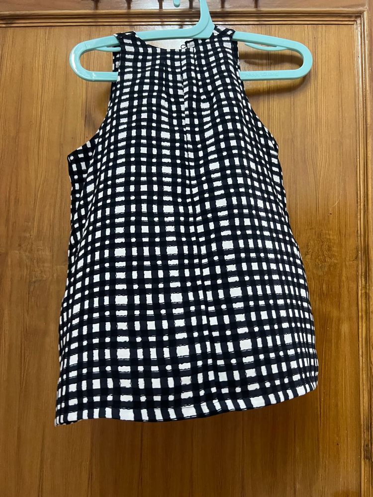 Black And White Sleeveless Top