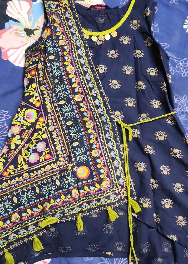 Sleevless Kurti