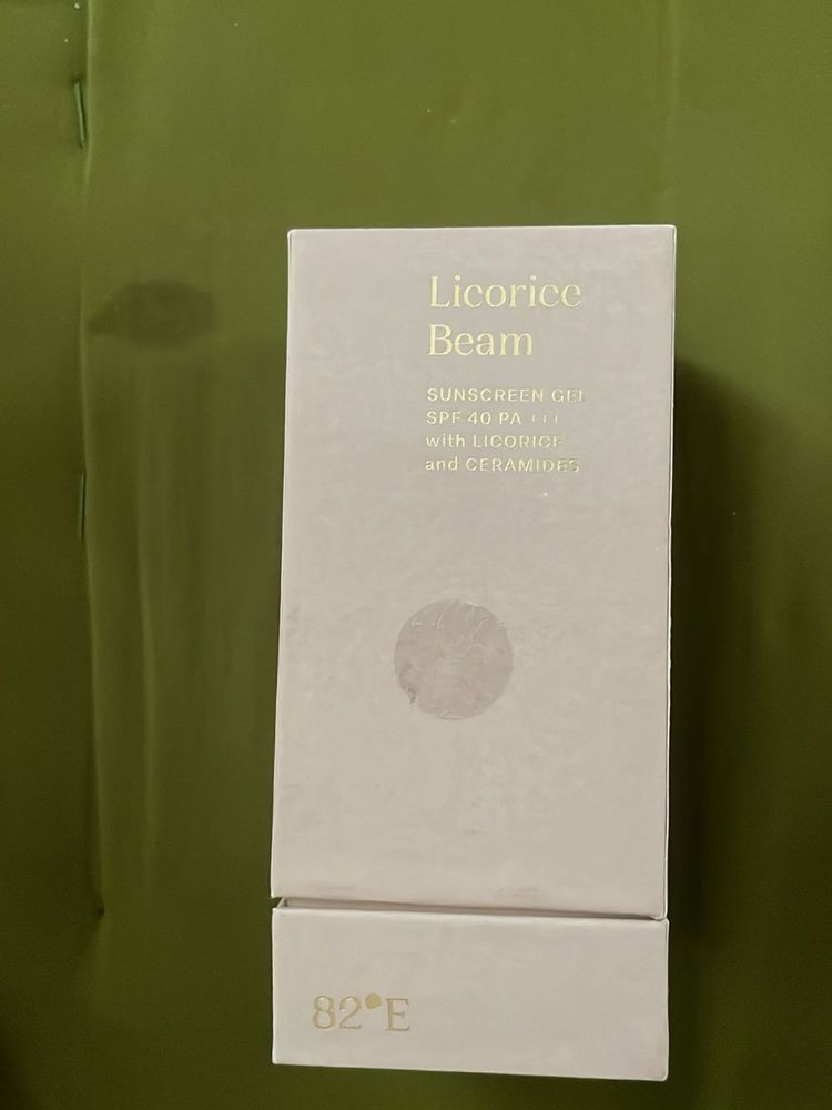 82°E Licorice Beam Sunscreen SPF 40