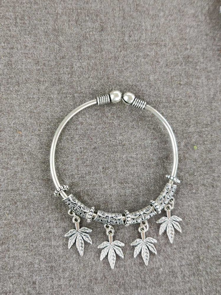 Silver Tone Chinar Leaf Bangle