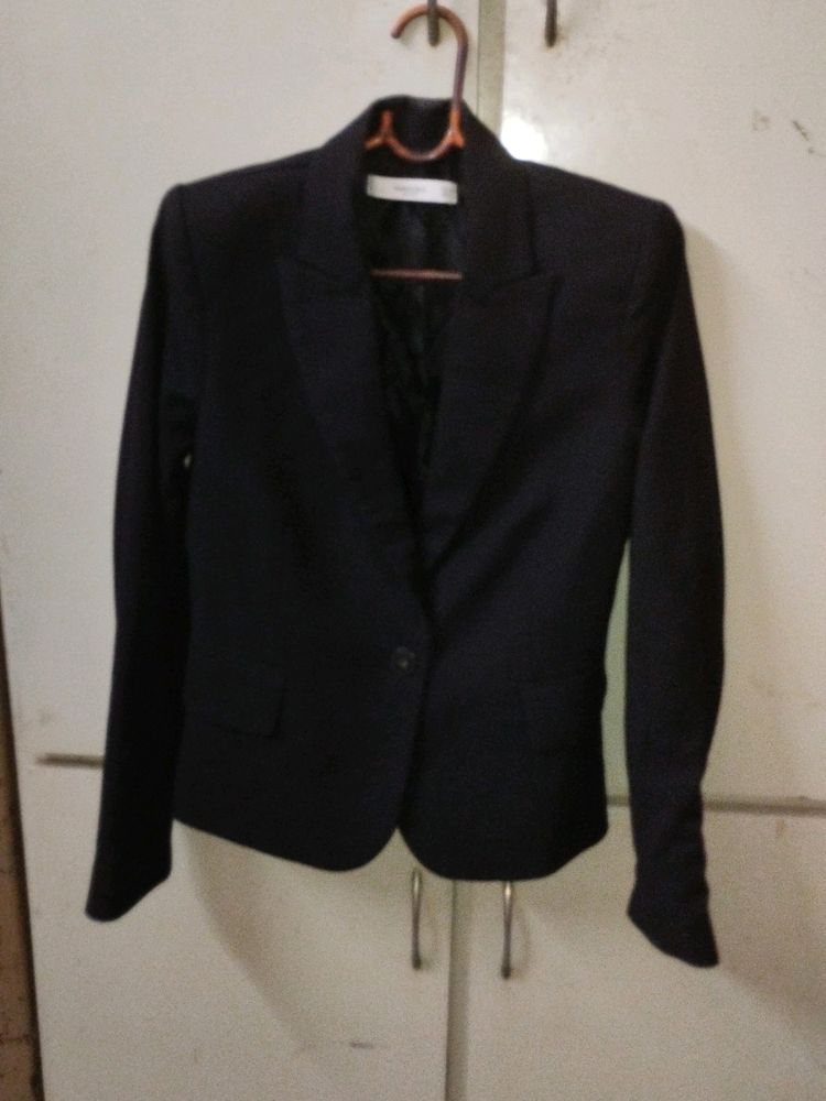 Black Blazer For Executives