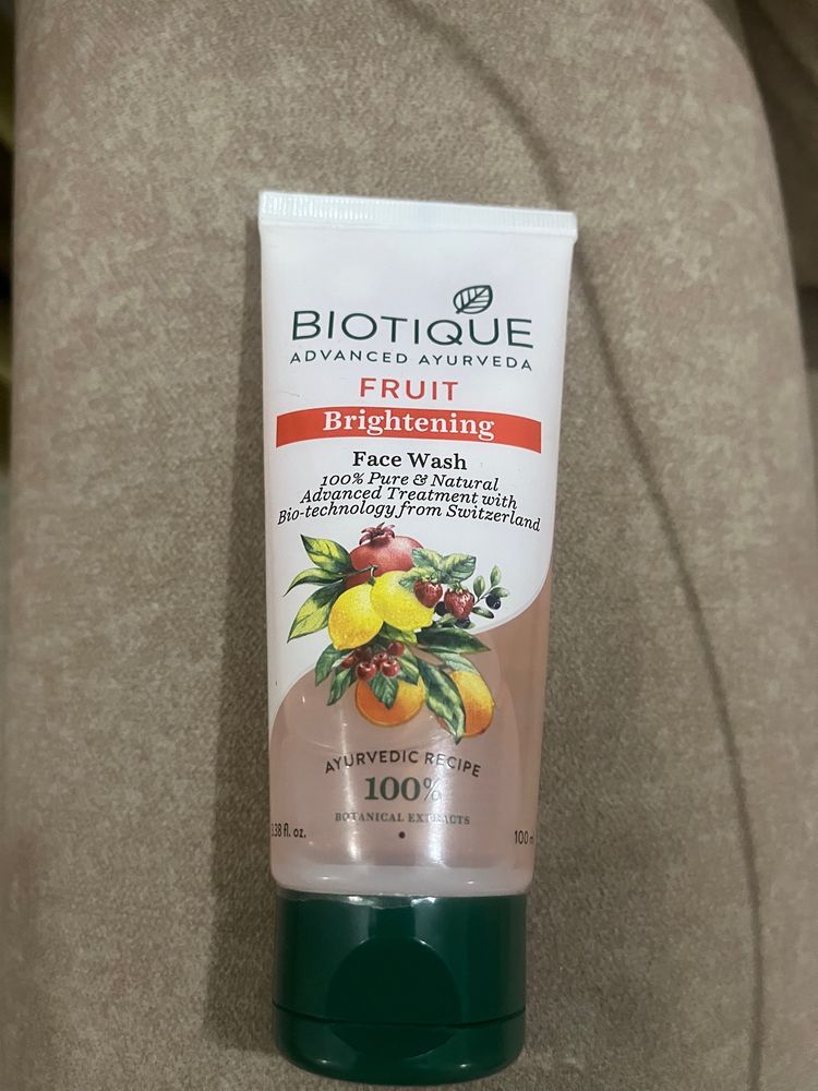 Biotique Advanced Ayurveda Fruit Brightening Face Wash