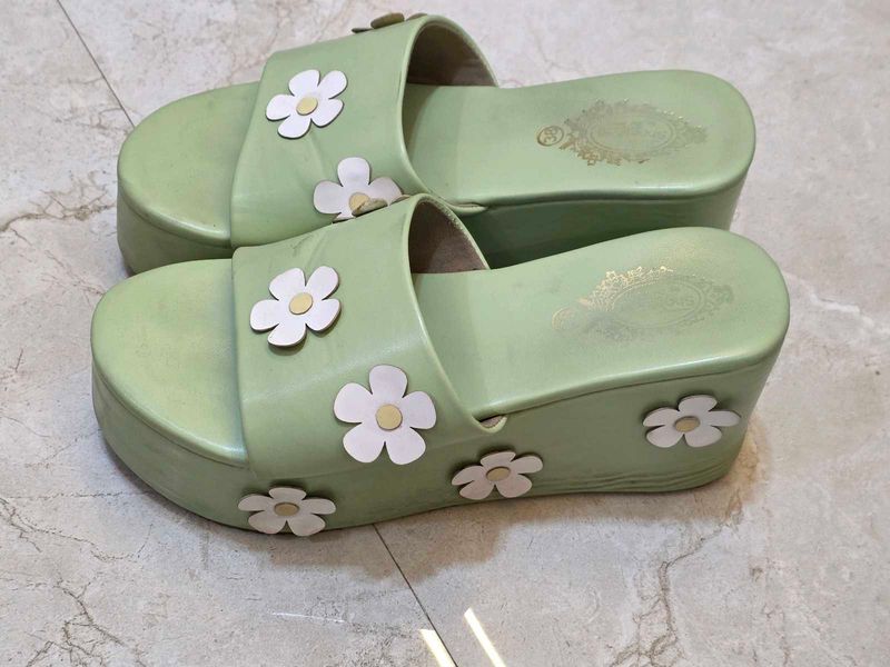 FLORAL SLIPPERS