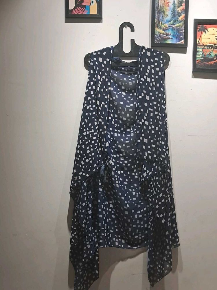 Stylish Navy &amp; White Shrug