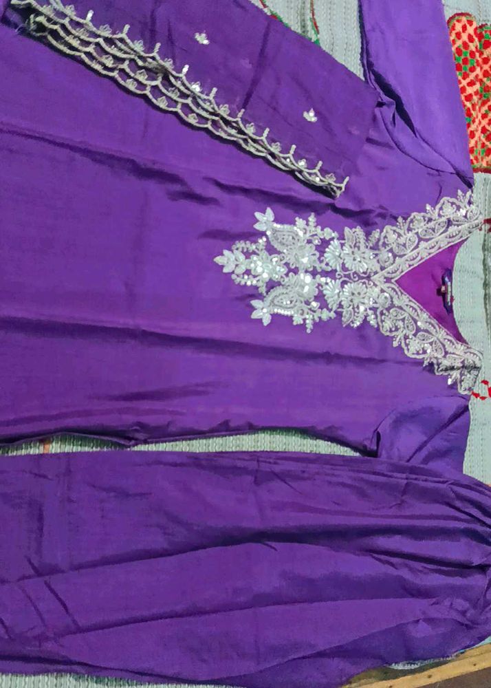 purple kurta set size XXL available hai