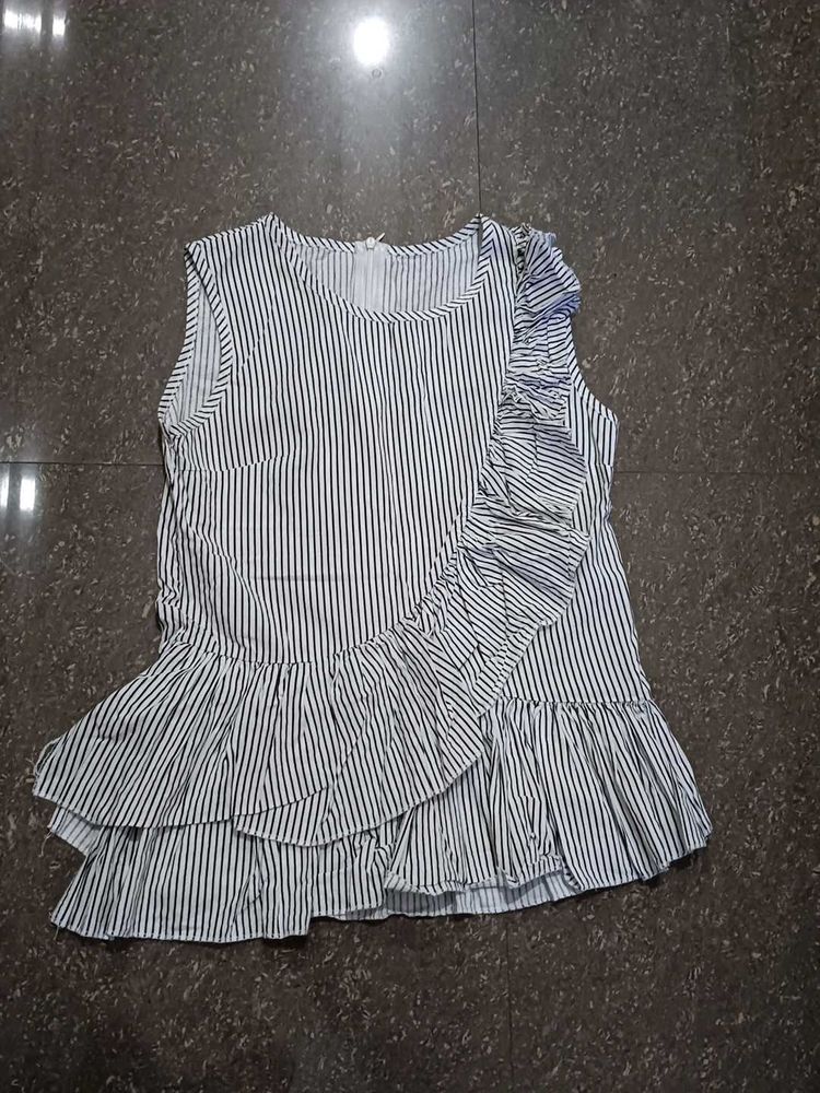 Black And White Strips Sleeveless Top For Women