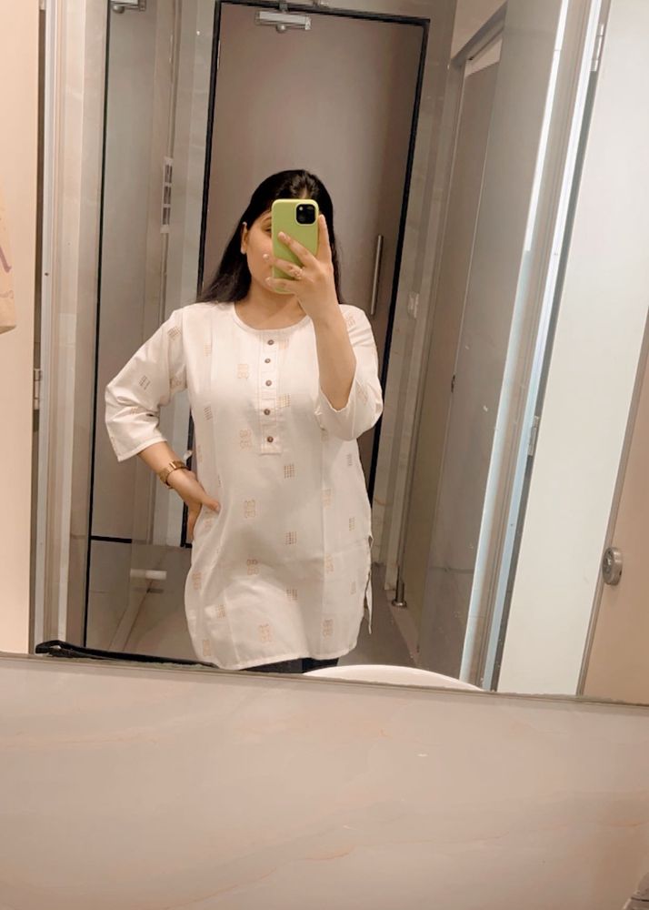 Off White Printed Short Kurta!🤍
