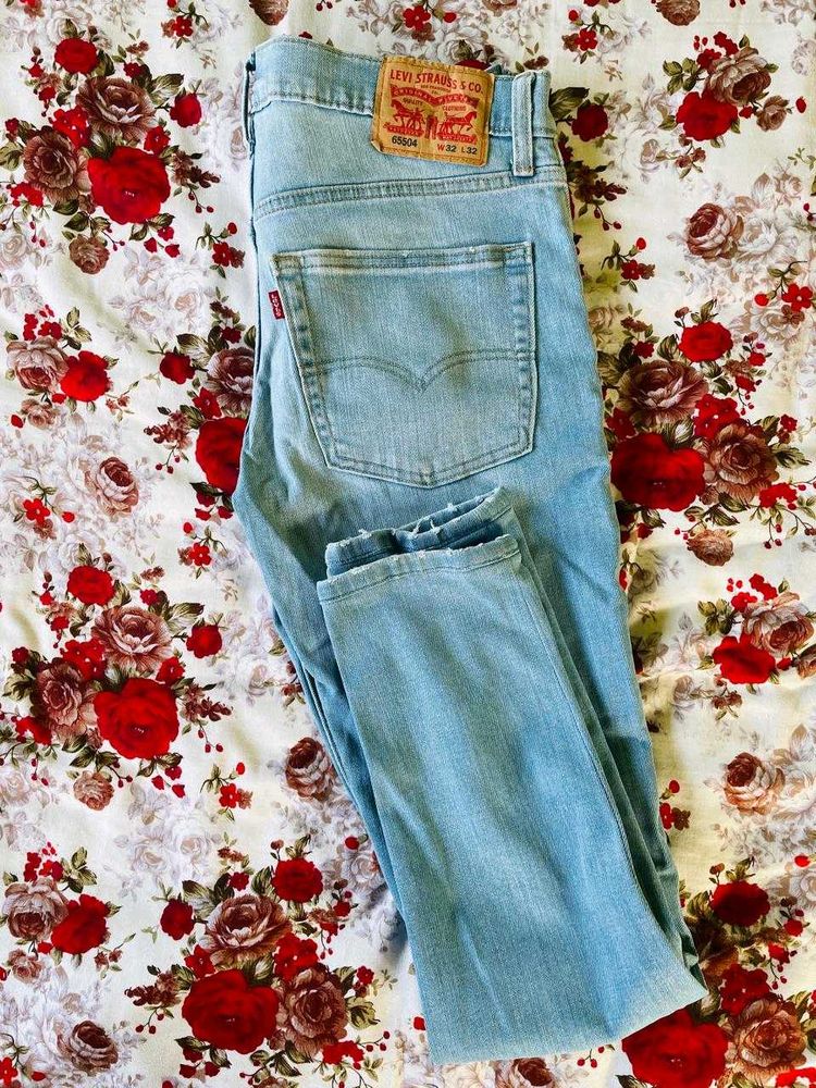 Levi's Light Wash Denim Jeans