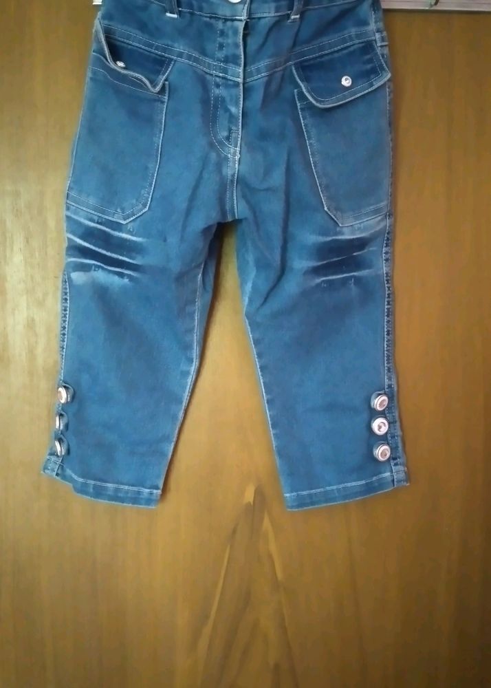 THREE QUARTER JEANS FOR KIDS