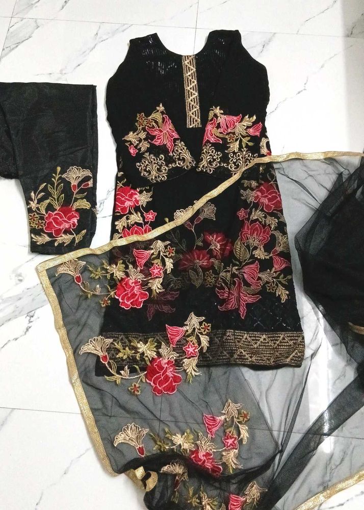 Floral Embroidered Kurta Set