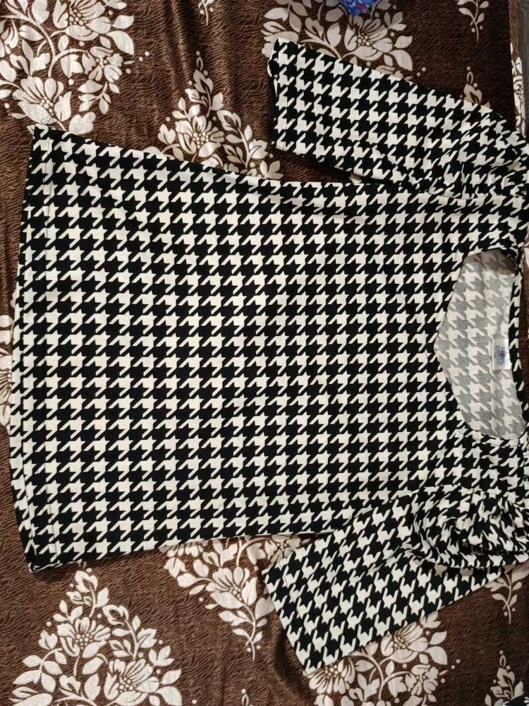 Houndstooth Print Top