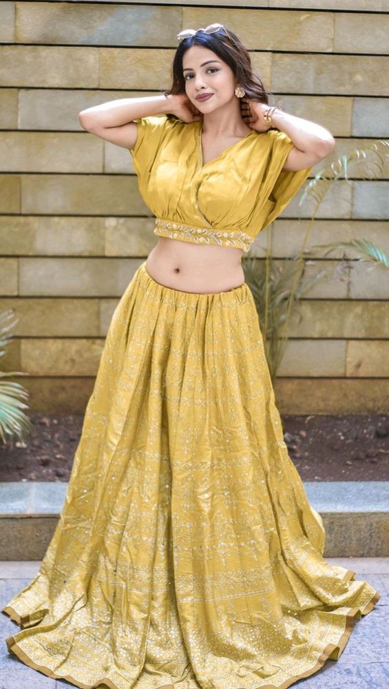 very treabdy crop top skirt
